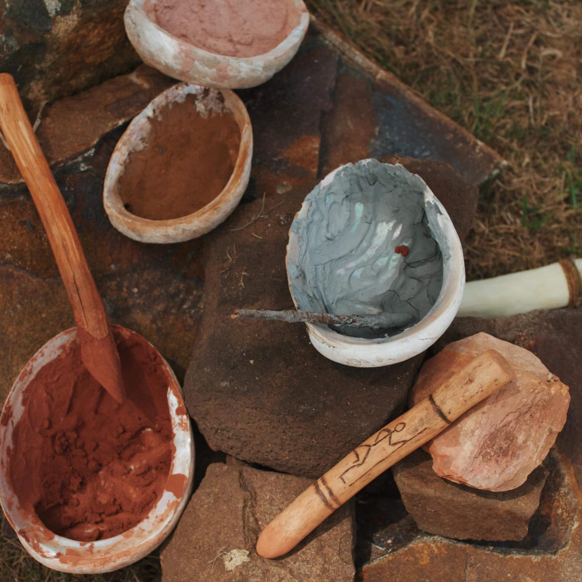Tasmanian Aboriginal Pigments in abalone shell
